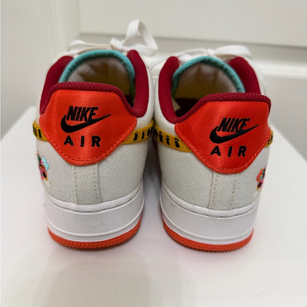 Nike White and Orange Sneakers with Tiger Print - Picture 4 of 8